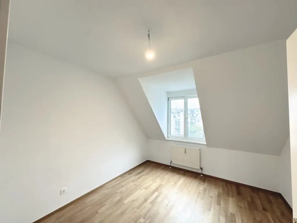 NEU! ERSTBEZUG nach Sanierung! Geräumige 2-Zimmer Dachgeschosswohnung in 1200 zu vermieten!