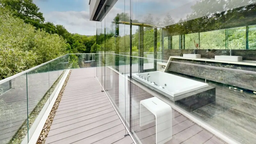 Luxusvilla mit Infinitypool in absoluter Ruhelage in Hinterbrühl – Exklusives Anwesen mit Top-Ausstattung