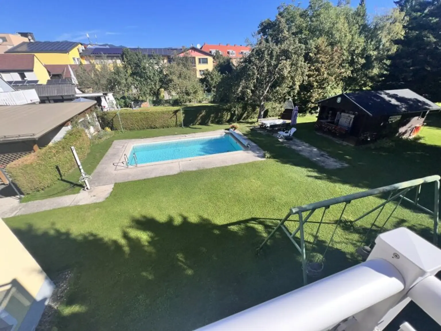 Geschäftshaus mit Wohnung + privatem Wohnhaus mit Pool und wunderschönem Garten – vielseitig nutzbar und top gelegen