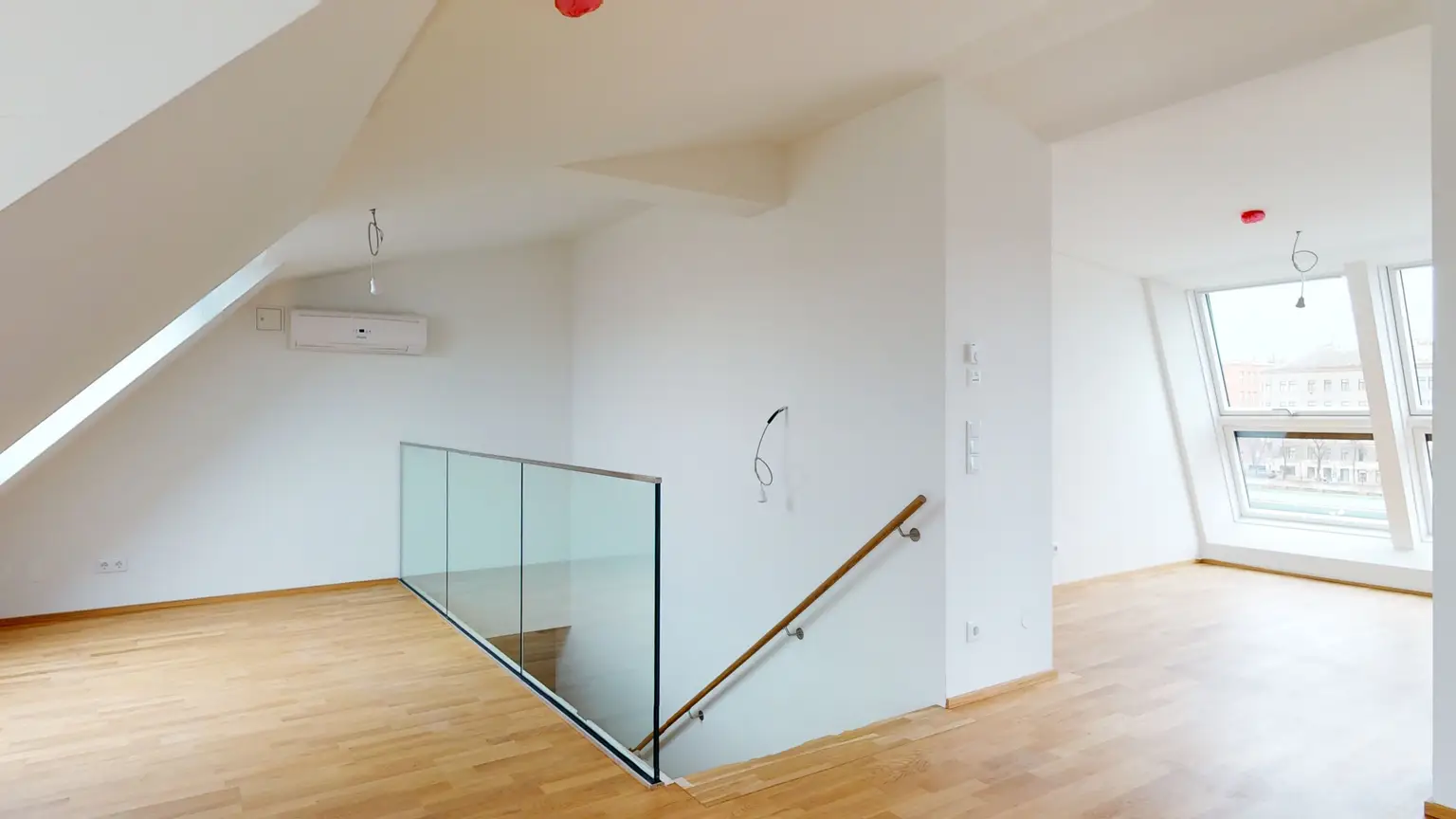 Zwölfergasse: Ein Stückchen Individualität - Lichtdurchflutete Loggia-Maisonettwohnung