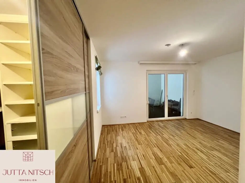 Barrierefreie Gartenwohnung mit zwei Terrassen und zwei Garagenplätzen - Gießhübl Zentrum