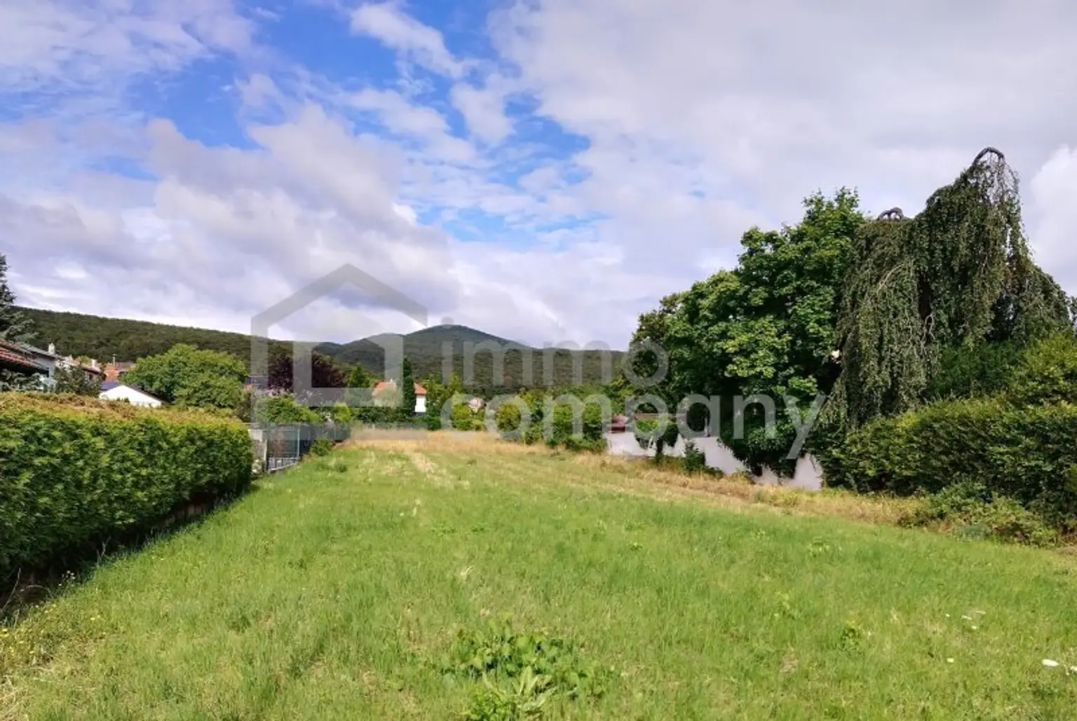 Besonderes Baugrundstück in Grünruhelage mit Fernblick in den Weinbergen