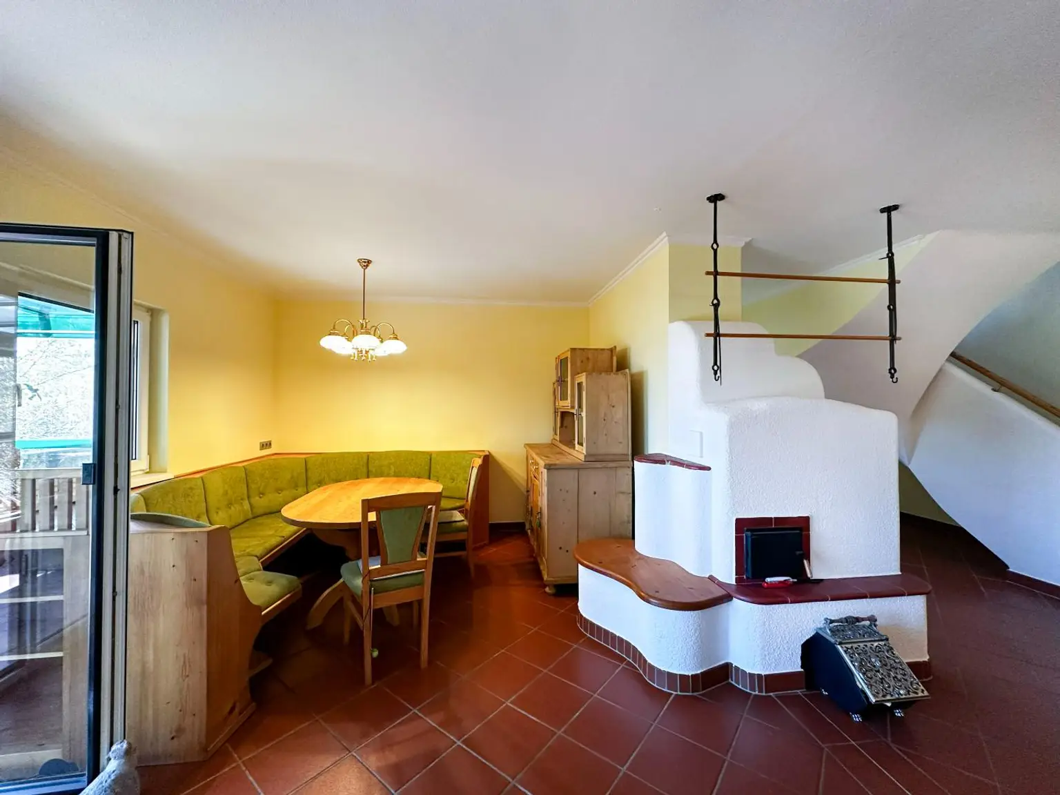 gemütlicher Kachelofen