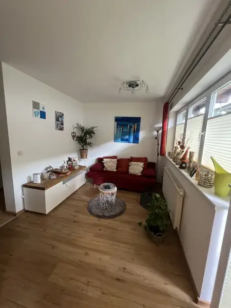 WIESING - Sonnige, sehr gut eingeteilte 3 Zi.-Mietwohnung mit Terrasse und kleinem Garten