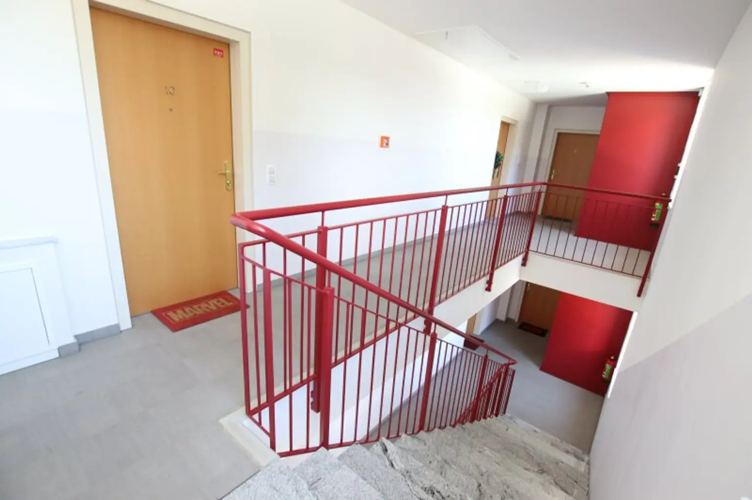 Neuwertige, teilmöblierte 2 Zimmer Penthousewohnung mit Terrasse und Carport in Klagenfurt
