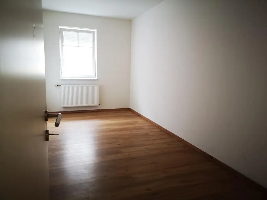 Wohnung mit Balkon  im Hochparterre