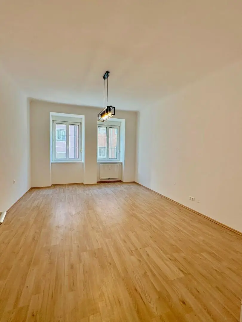 Zimmer 2 (vom Wohn/Essbereich)