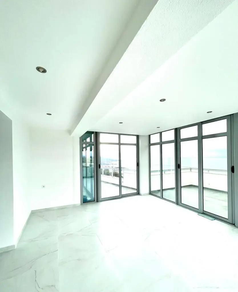 Großzügiges Penthouse mit herrlichem Meerblick in Toplage