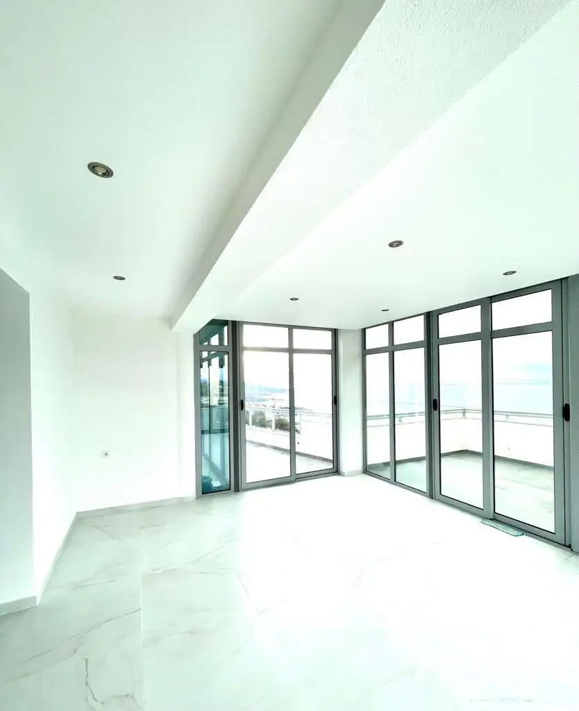 Großzügiges Penthouse mit herrlichem Meerblick in Toplage