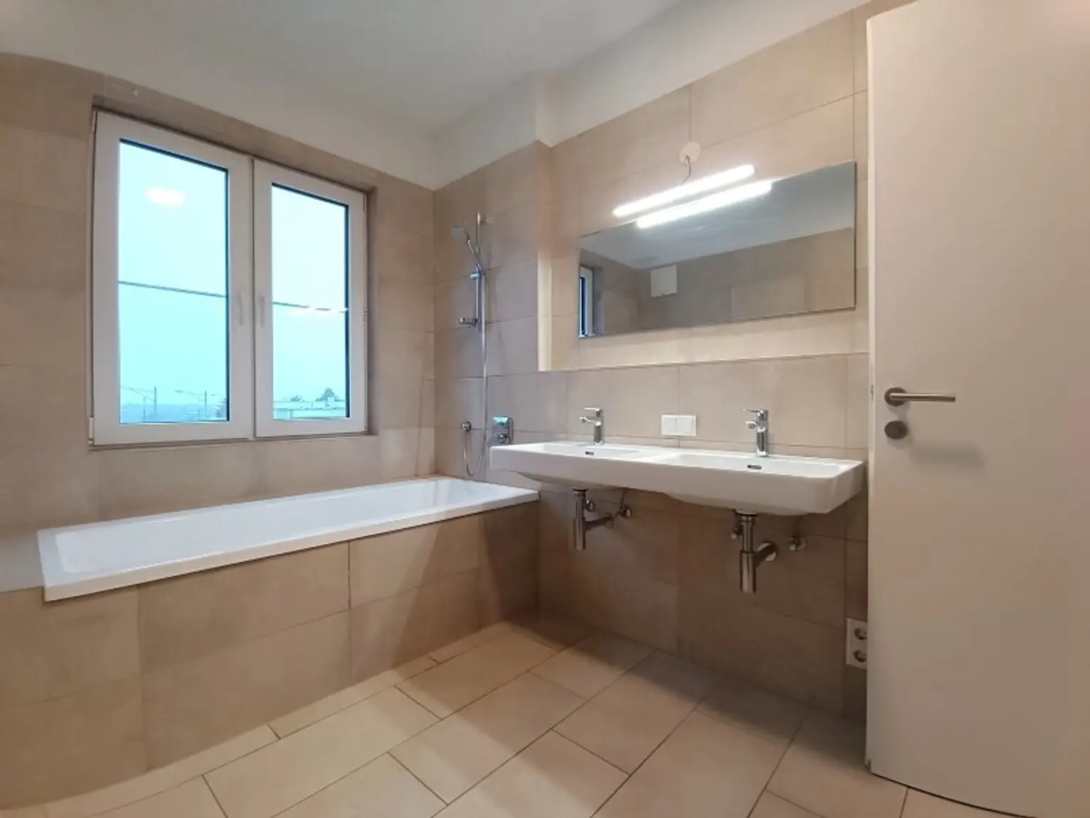 Neubau! Siedlung Rustenfeld! 2-Zimmer Wohnung im DG mit Dachterrasse! ! Stellplatz in Tiefgarage optional verfügbar!