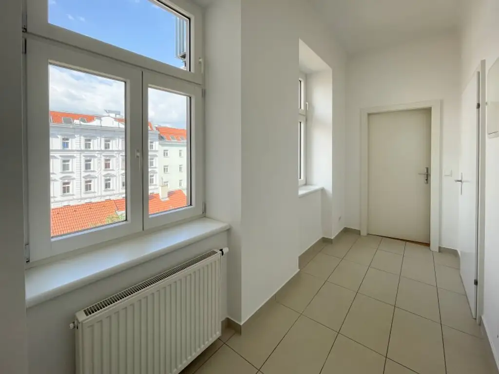 ALTBAUWOHNUNG MIT HOFSEITIGEM BALKON: 3 Zimmer inkl. Küche im 3. Liftstock