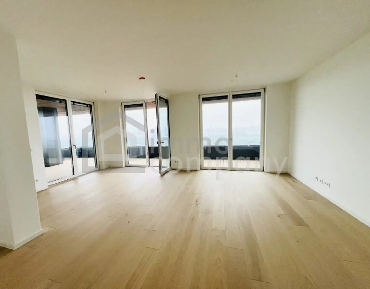 Luxuriöse Wohnung mit 65 m2 großem Balkon und Stadtblick in einem neuen, mehrstöckigen Premiumgebäude + Tiefgaragenplatz! 2. Bezirk. U2