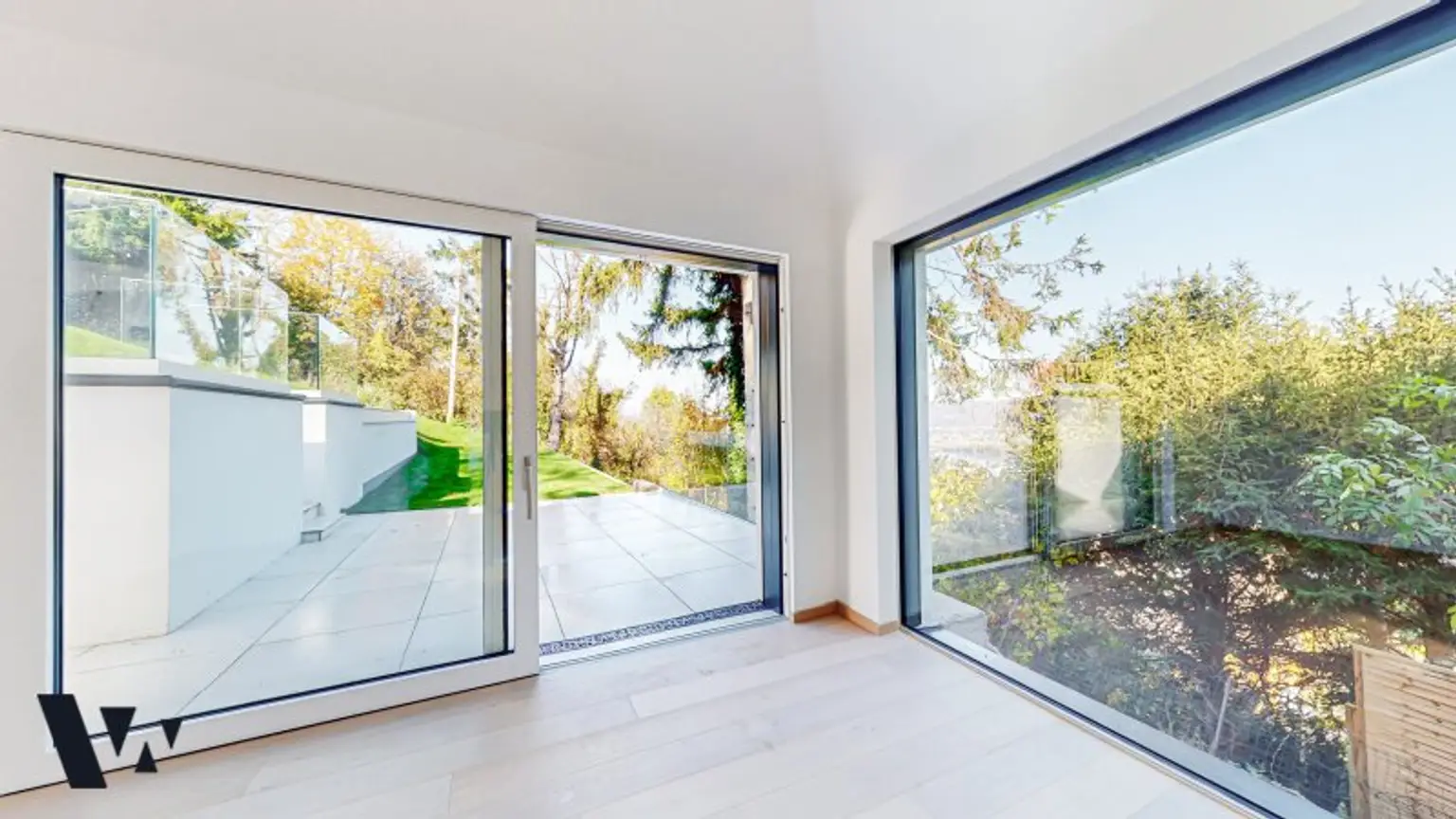 EINZIGARTIGE VILLA MIT INFINITY-POOL & BLICK ÜBER DIE DONAU