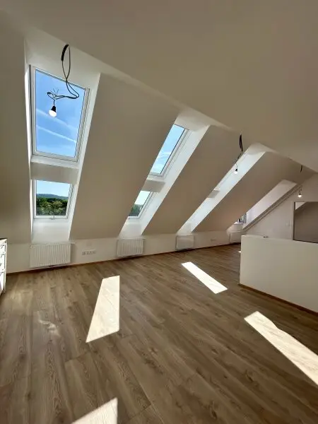 Moderne Dachgeschoßwohnung in Klosterneuburg: 75m² Erstbezug mit Terrasse!