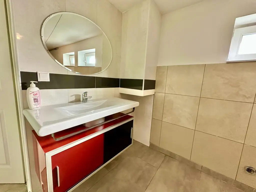 Großes Haus mit vielen Nutzungsmöglichkeiten - Wohnen und/oder Gewerbe!