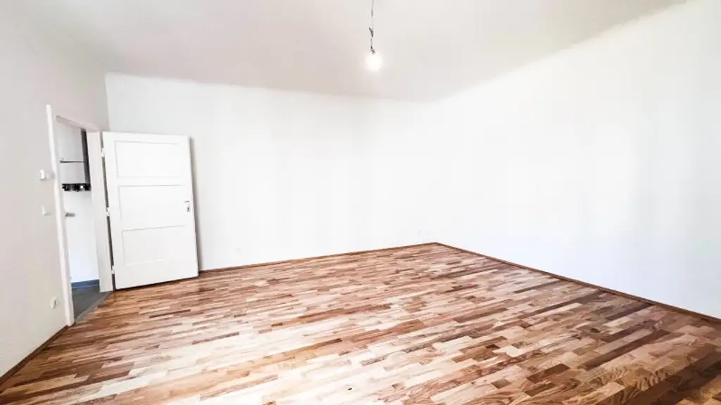 TOP SANIERTE 1-ZIMMER-WOHNUNG IN FAVORITEN