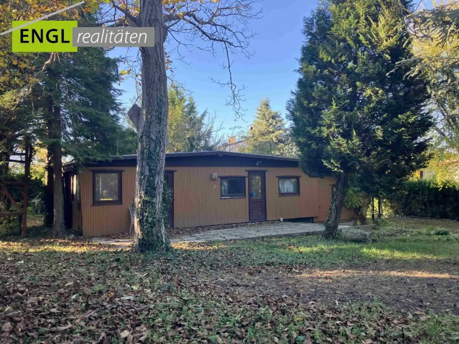 Baugrund mit Gartenhaus