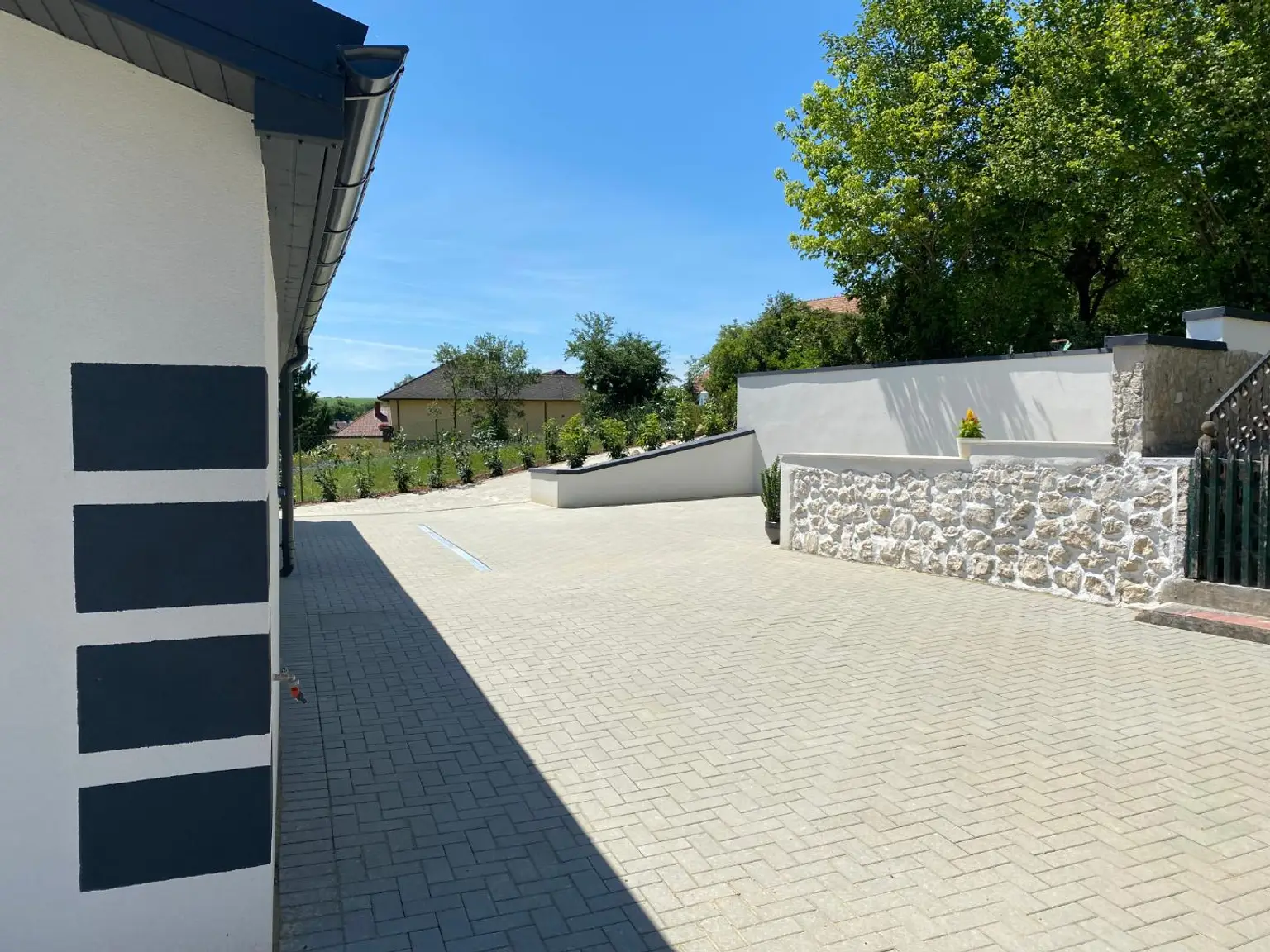 Hübsches Landhaus mit wunderbarem Garten zu vermieten!