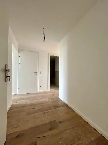 Erstklassige 73.8m² Wohnung mit Balkon in Mannswörth, Perfekt für Erstbezug!