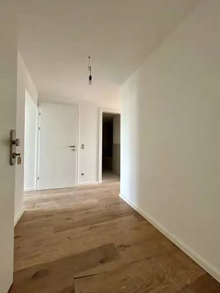 Erstklassige 73.8m² Wohnung mit Balkon in Mannswörth, Perfekt für Erstbezug!