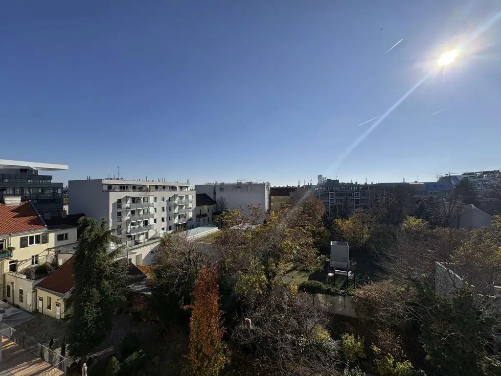 Lichtdurchflutete 2-Zimmer-Wohnung
- Loggia in den Innenhof - direkt beim Enkplatz!