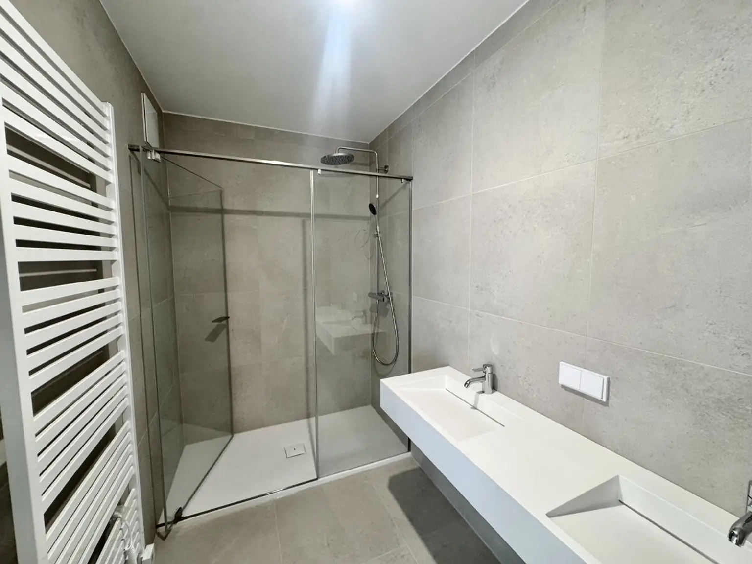 Provisionsfrei und fertig: Luxuriöse Balkonwohnung für Naturliebhaber! Ruhig und einzigartig