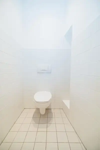 FREI AB SOFORT I ZENTRUMSNAH – JAKOMINIPLATZ UM DIE ECKE I LICHTDURCHFLUTET I KOMFORTABLE DUSCHE I STILVOLLE KÜCHE I HAUSTIERE WILLKOMMEN I TOP-ADRESSE I PROJEKT WOHNEN