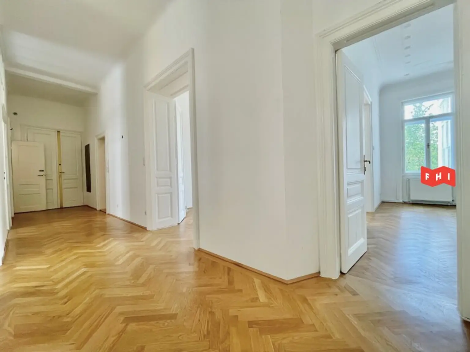 Unbefristete 140m² Stilaltbaumiete mit verglaster Wintergartenveranda, Gartenblick u. historischen Kachelöfen