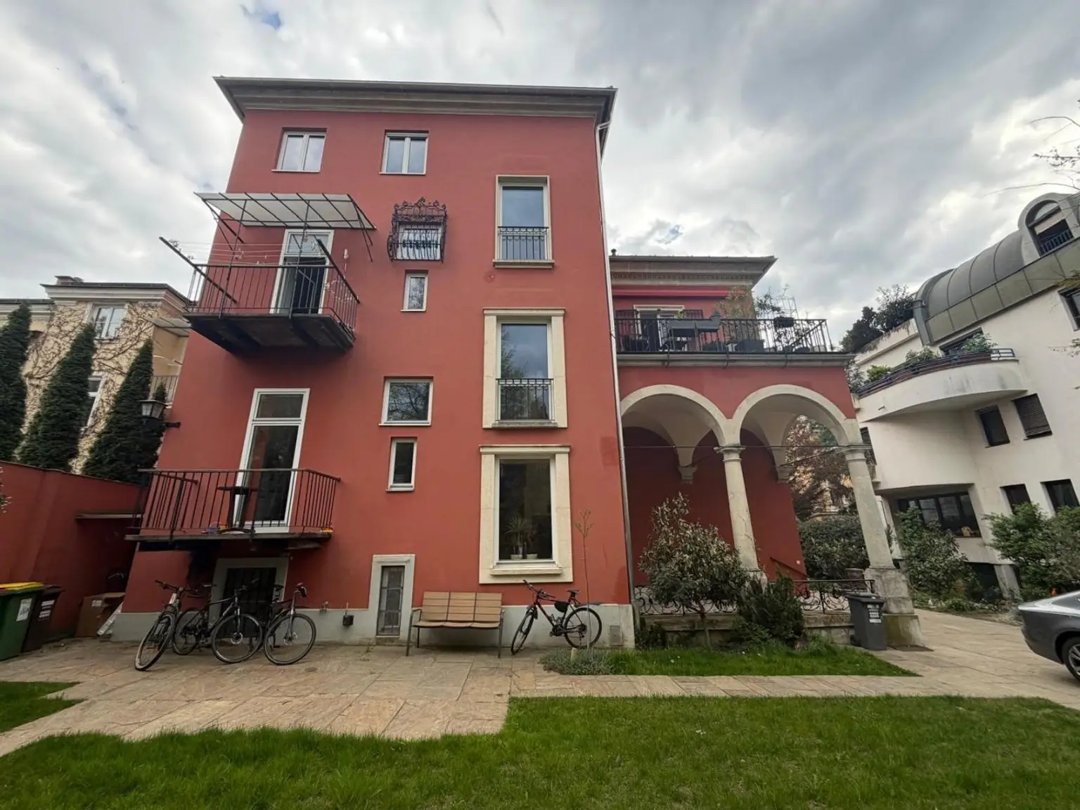 VIlla außen vom Innenhof
