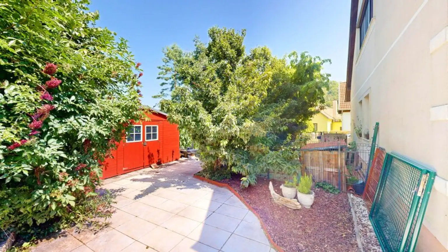 Entzückendes Einfamilienhaus mit großem Garten | 4 Zimmer | Terrasse und Balkon | Kamin