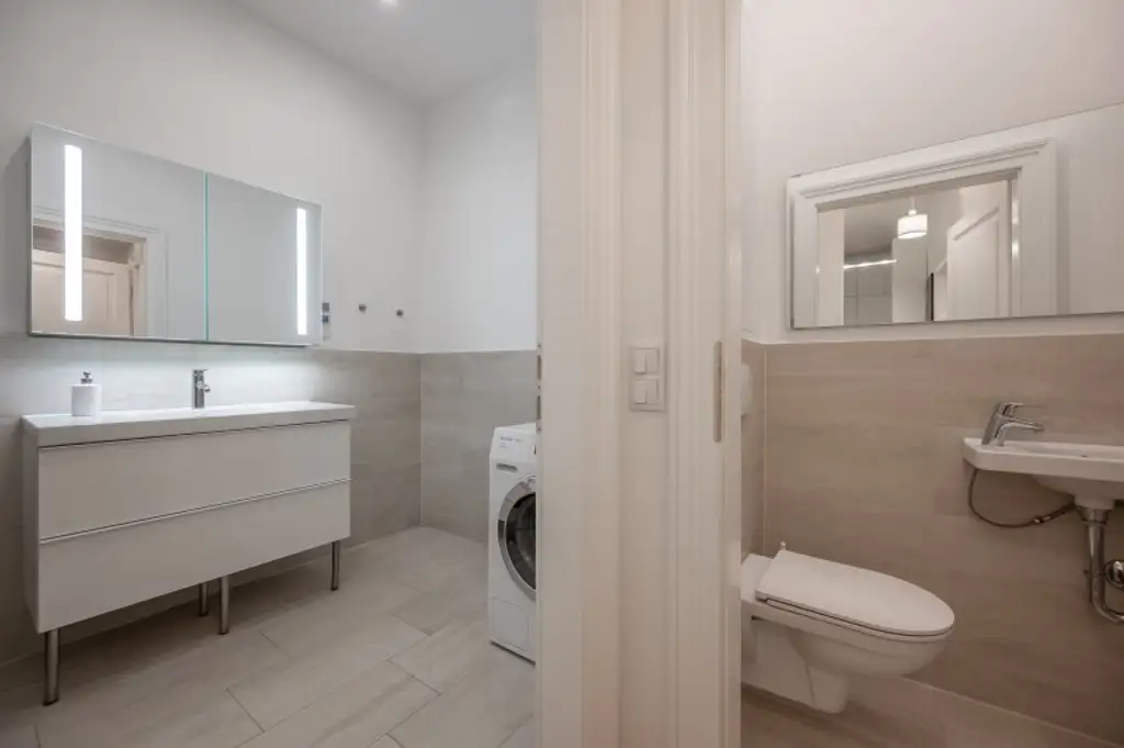 ++1150++ Stilvolle 4-Zimmer Altbauwohnung mit Balkon – Wohnen in Toplage mit Topausstattung