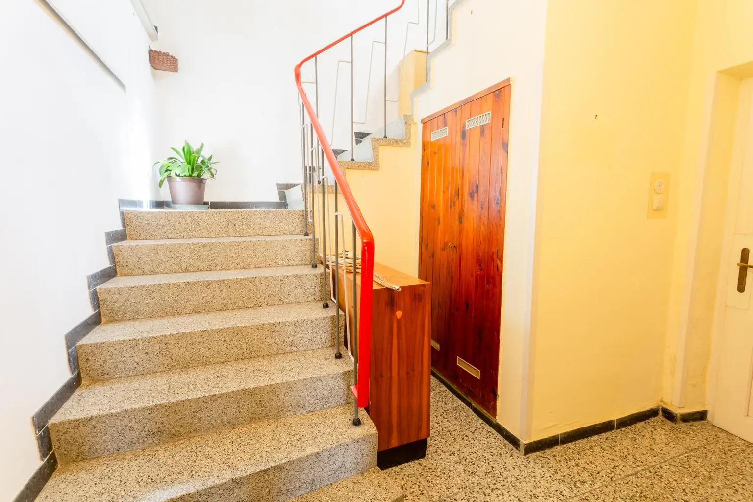 Wohnhaus_EG_Zugang Innenhof