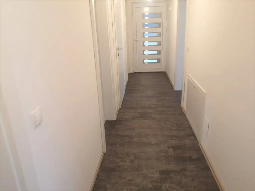 GROßZÜGIGE DACHGESCHOSSWOHNUNG MIT BALKON ZUR VERMIETUNG AB 01.10.2025!