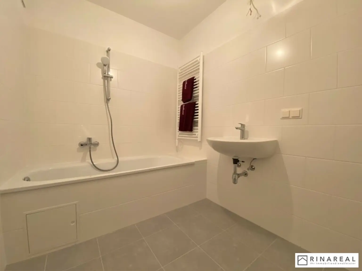 Gut geschnittene 2 Zimmer | Loggia | U-Bahn Nähe | Susi-Nicoletti-Weg | ab 1. September 2025