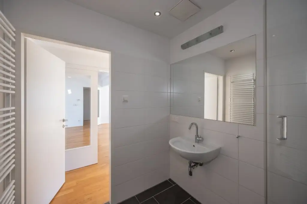 ++NEU++ Fantastisch aufgeteilte 4 Zimmer DG-Wohnung in absoluter Bestlage des 09. Bezirks - Viktor Frankl Park / Mariannengasse. +++ Dachterrasse! ++++