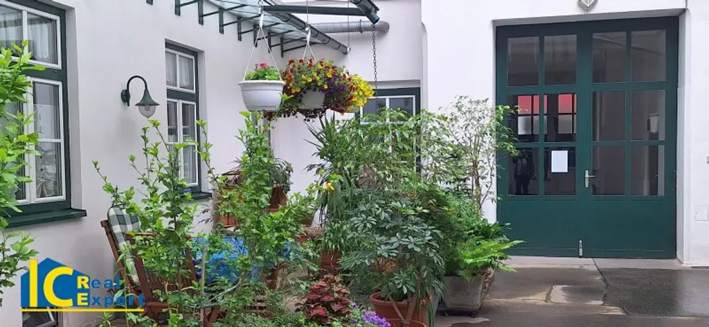Großzügige Stadtwohnung im Biedermeierhaus, –schön, gepflegt und mit Garage!
