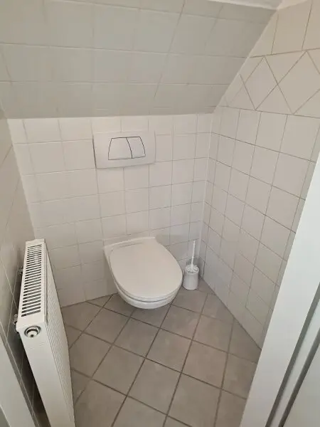 TERRASSENHIT, DACHGESCHOSS, 138 m2 Maisonette mit 45 m2 Terrasse, 3 Zimmer, Wohnküche, Wannenbad, Rembrandtstraße