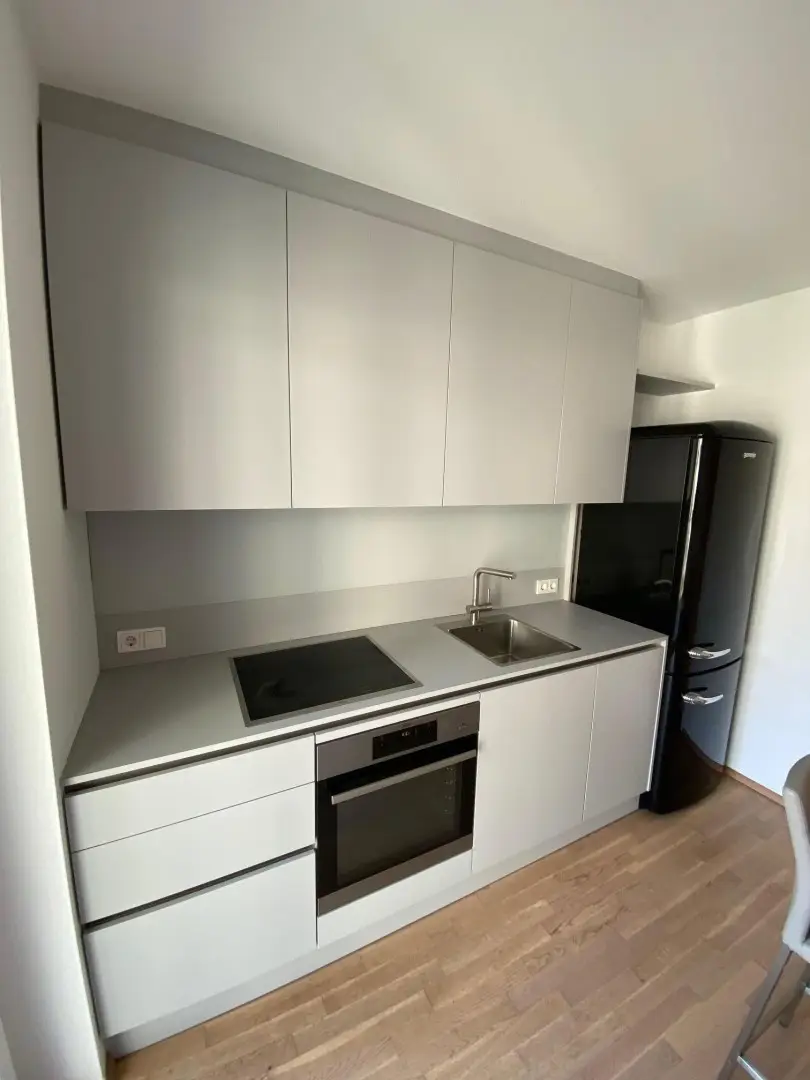 Moderne Neubauwohnung im Zentrum – mit Loggia u. Lift ! TIEFGARAGENPLATZ und KONTROLLIERTE WOHNRAUMBELÜFTUNG