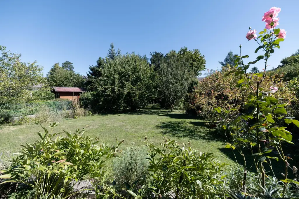 "Charmanter  Bungalow mit idyllischem Garten in Wolfpassing"