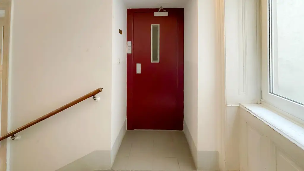 3 Zimmer mit Balkon, komplett neues Bad und WC