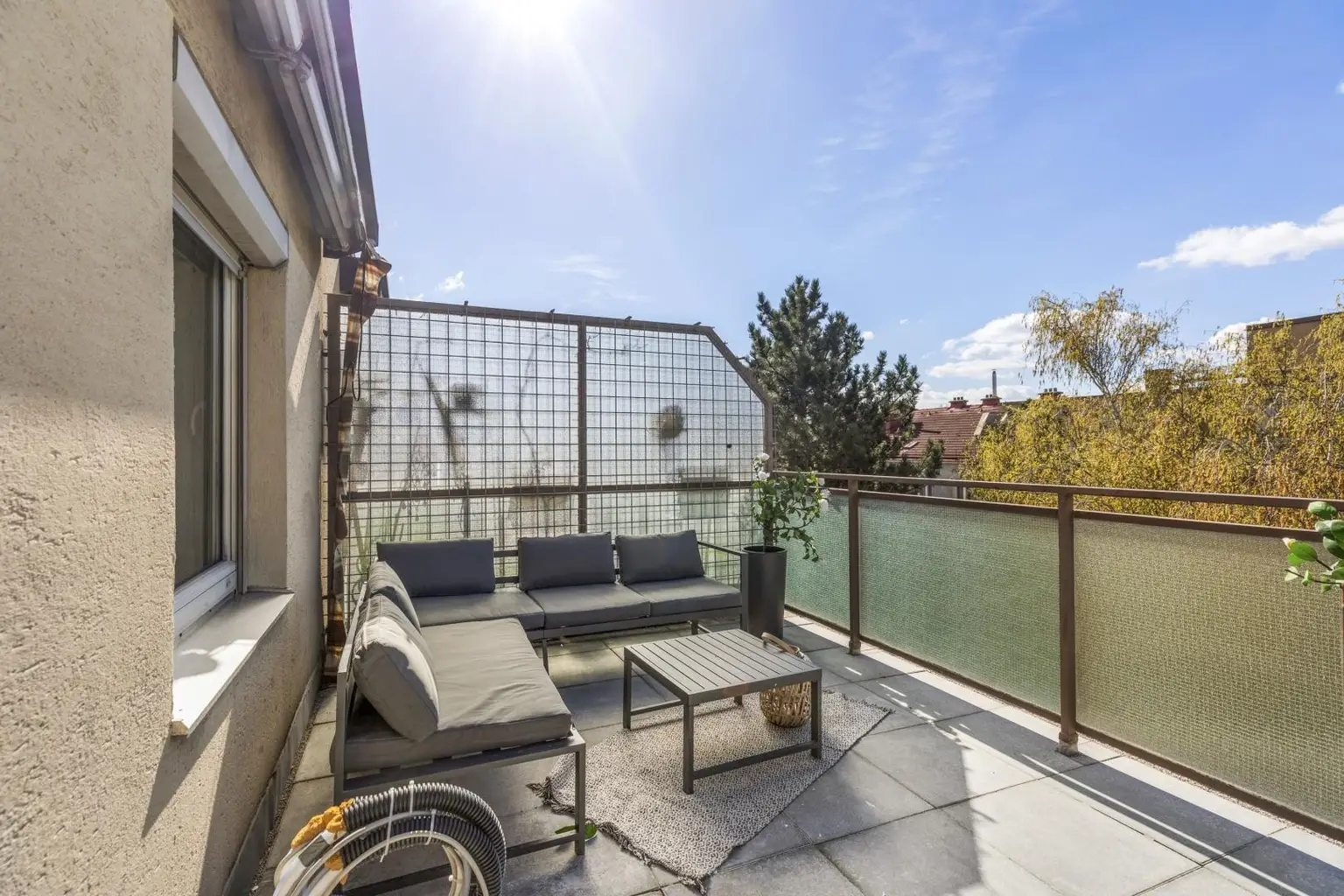 In Kürze frei. 3 Zimmer + Kabinett und 2 große Dachterrassen. Alles wie neu...!!!
