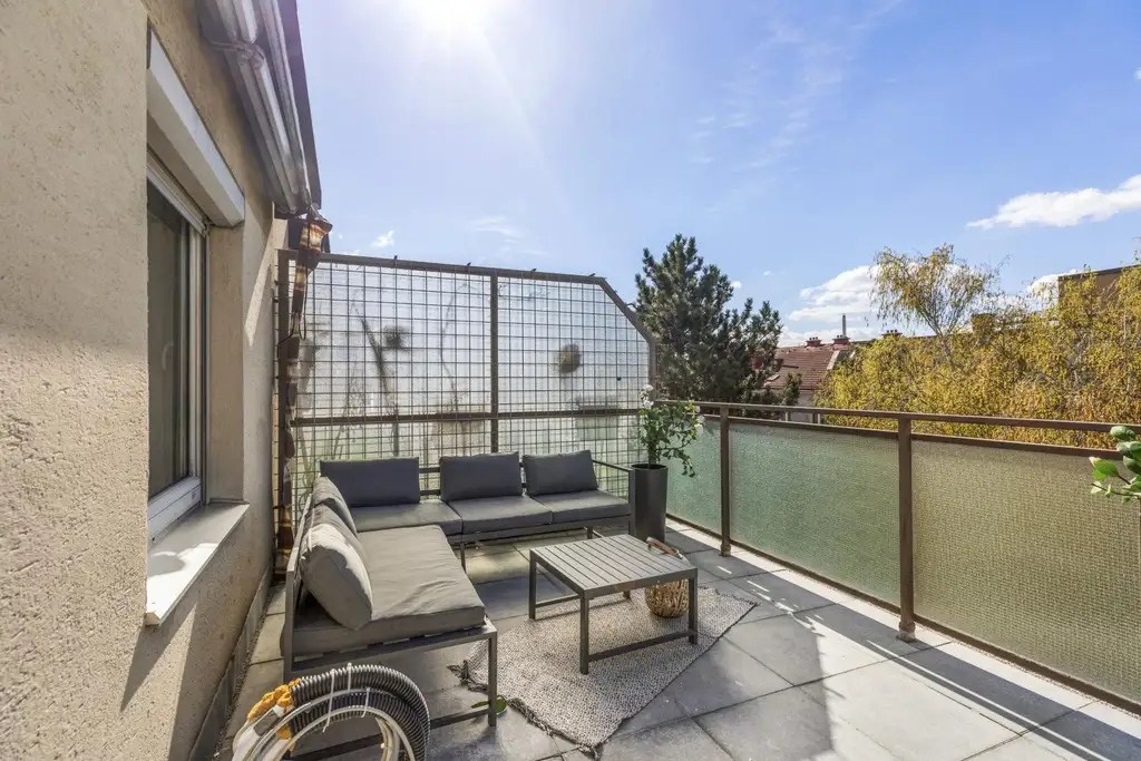 In Kürze frei. 3 Zimmer + Kabinett und 2 große Dachterrassen. Alles wie neu...!!!