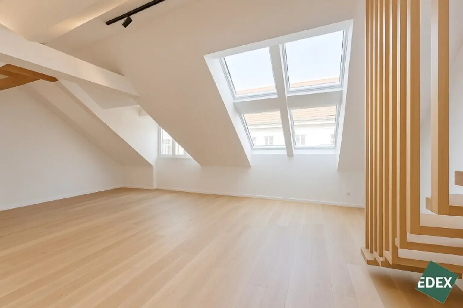 Exklusive Penthaus DG-Wohnung mit privatem Aufzug und Garage