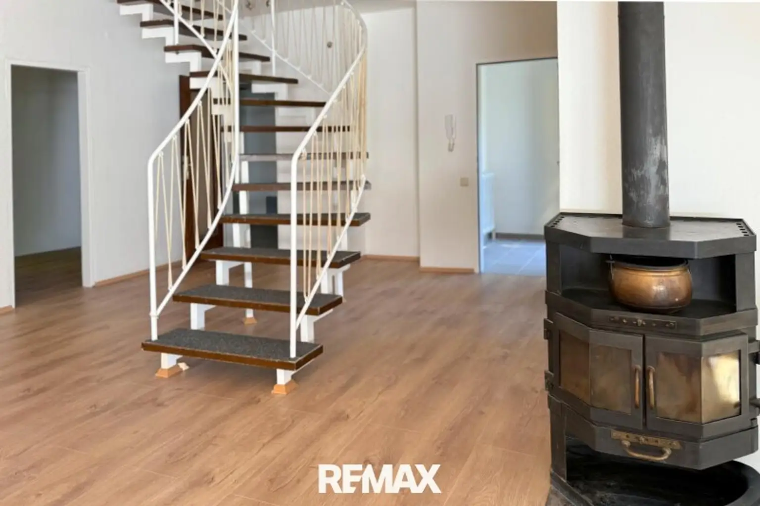 Treppenaufgang, Kamin