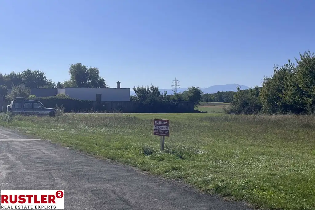 Attraktives Baugrundstück mit Schneebergblick und Badesee Nähe
