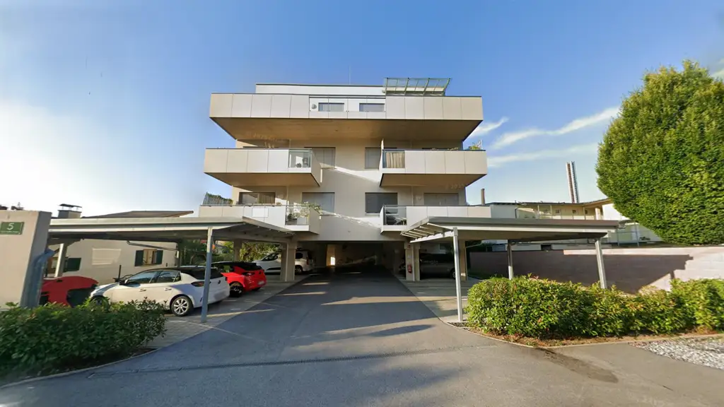 Moderne 2-Zimmer-Eigentumswohnung mit großem Balkon + Parkplatz + riesigem Kellerabteil