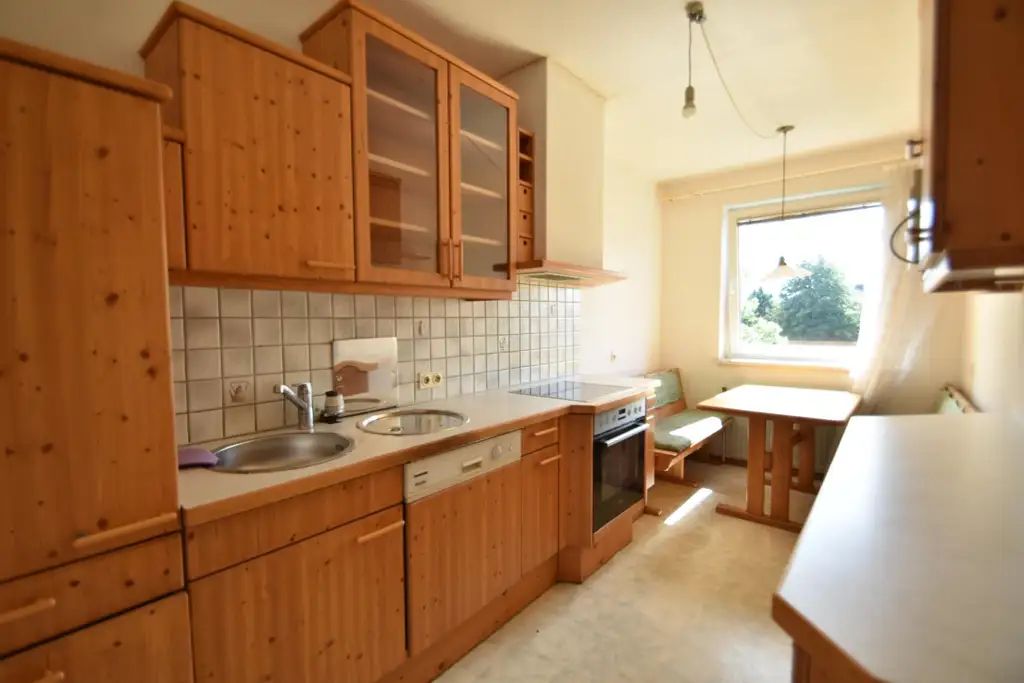 Geräumige 4 Zimmer Wohnung mit Loggia und Garagenstellplatz!