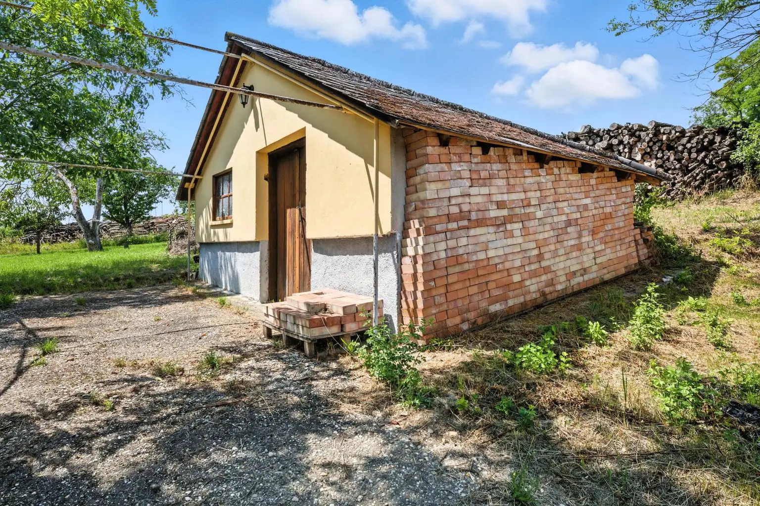 Traditioneller Weinkeller mit Presshaus und 2.421 m² Weingarten in Ebenthal – Ihr Rückzugsort im Weinviertel!