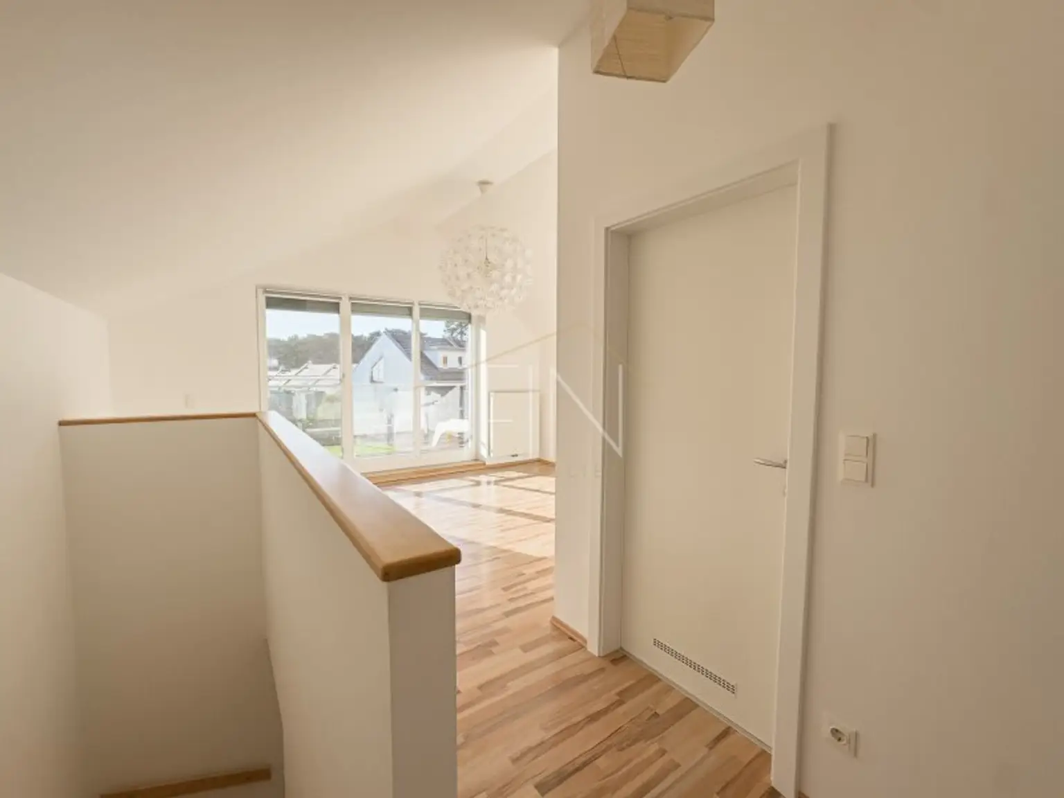 Gießhübl. Ruhe. Architektur.  Reihenhaus mit Garten