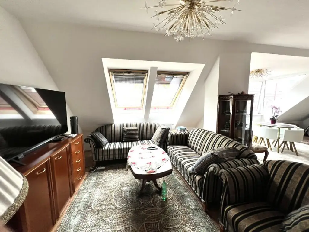 Charmante Dachgeschoss-Maisonettenwohnung in der Barichgasse nahe Dannebergplatz - befristet (!)